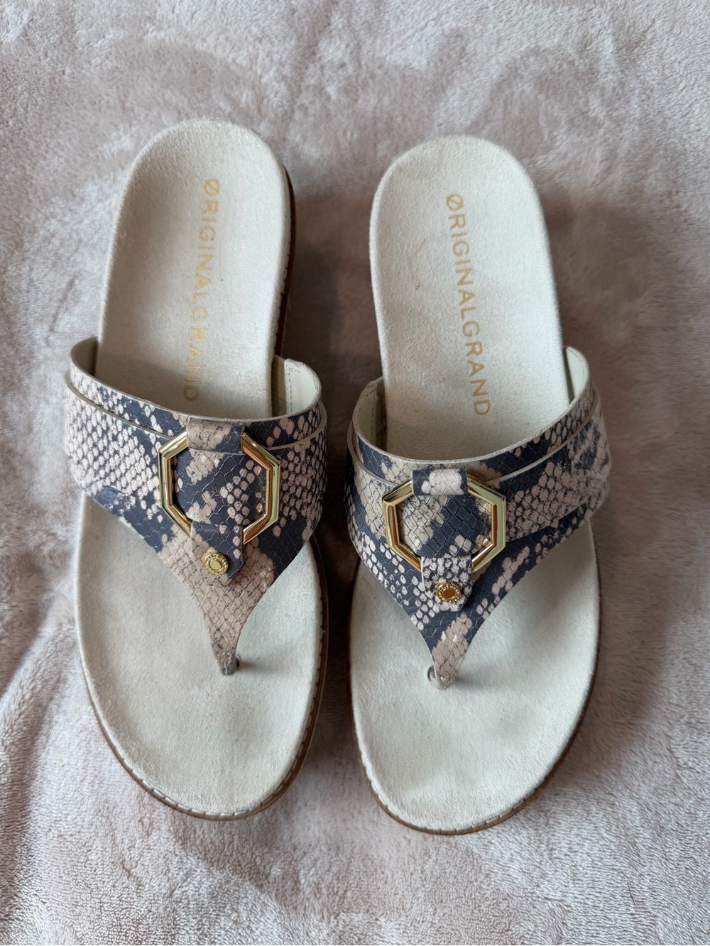 Cole Haan Original Grand Gold-Tone Hardware on Neutral Snake-Print Strap size 7 - Picture 6 of 6